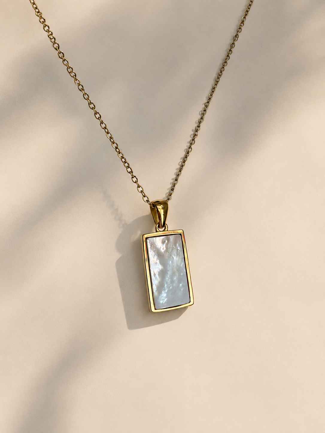 Amuleto Arcano La Luna – Collar colgante acero inoxidable chapado oro 18K
