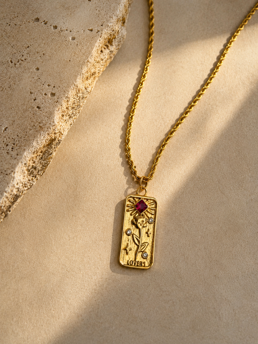 Amuleto Arcano Los Enamorados – Collar colgante acero inoxidable chapado oro 18K