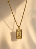 Amuleto Arcano El Sol – Collar colgante acero inoxidable chapado oro 18K